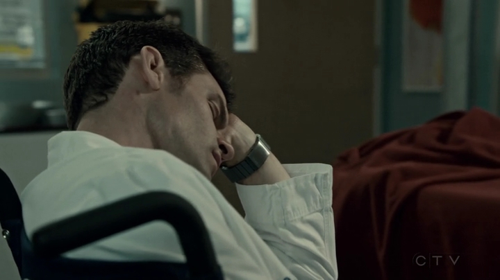 VampireDiariesWorld-dot-org_SavingHope2x18-2093.jpg