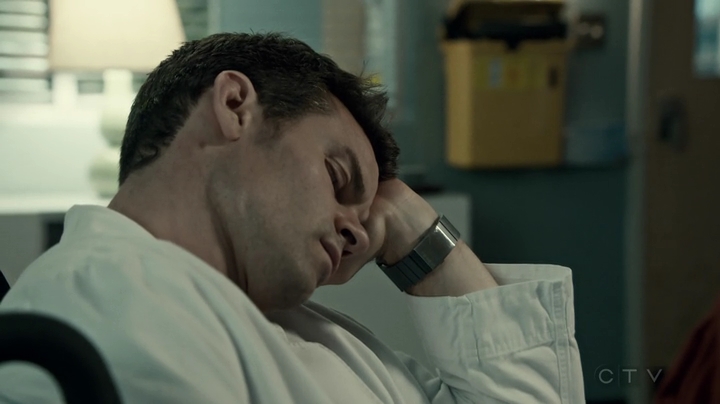 VampireDiariesWorld-dot-org_SavingHope2x18-2099.jpg