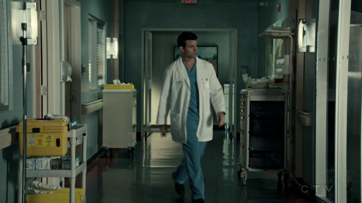 VampireDiariesWorld-dot-org_SavingHope2x18-2118.jpg