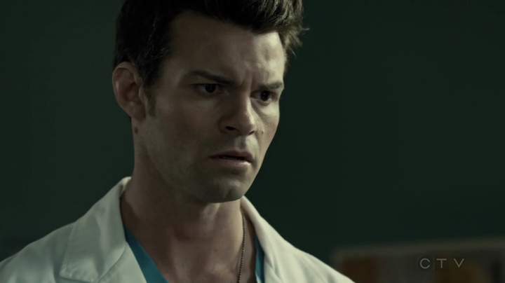 VampireDiariesWorld-dot-org_SavingHope2x18-2363.jpg