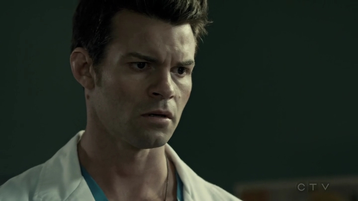 VampireDiariesWorld-dot-org_SavingHope2x18-2364.jpg