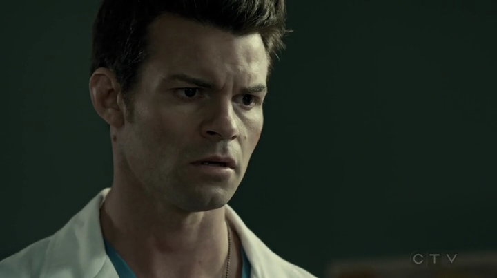 VampireDiariesWorld-dot-org_SavingHope2x18-2365.jpg