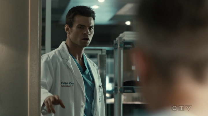 VampireDiariesWorld-dot-org_SavingHope3x01-0100.jpg