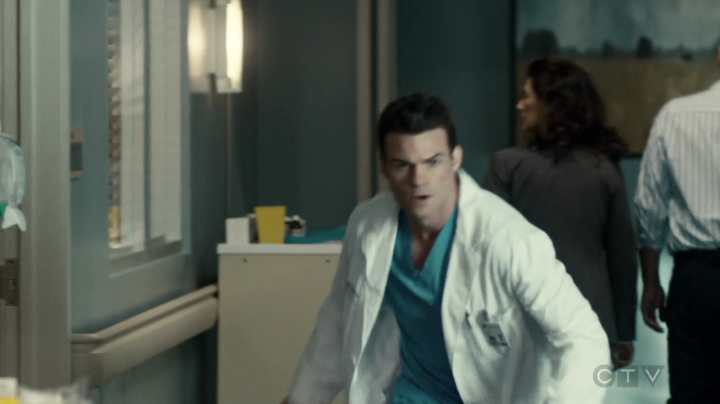 VampireDiariesWorld-dot-org_SavingHope3x01-0103.jpg