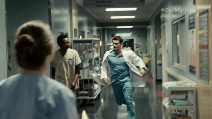 VampireDiariesWorld-dot-org_SavingHope3x01-0204.jpg