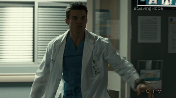 VampireDiariesWorld-dot-org_SavingHope3x01-0206.jpg