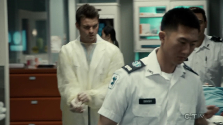 VampireDiariesWorld-dot-org_SavingHope3x01-0481.jpg
