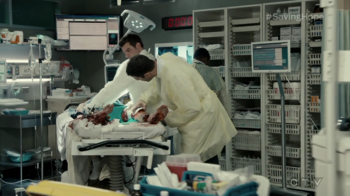 VampireDiariesWorld-dot-org_SavingHope3x01-0748.jpg