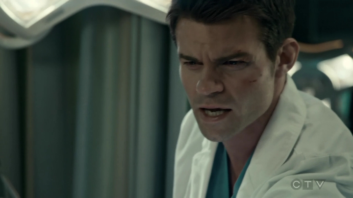 VampireDiariesWorld-dot-org_SavingHope3x01-1201.jpg