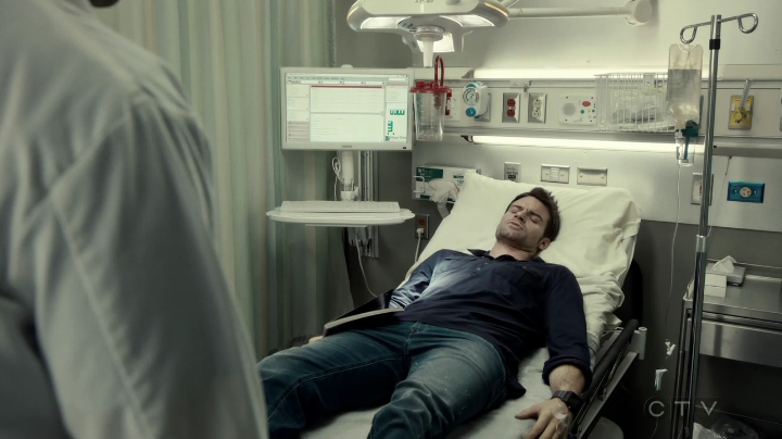 VampireDiariesWorld-dot-org_SavingHope3x02-0167.jpg