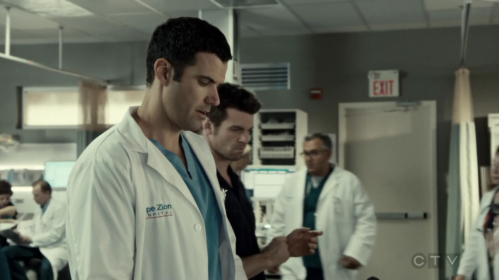 VampireDiariesWorld-dot-org_SavingHope3x02-0321.jpg