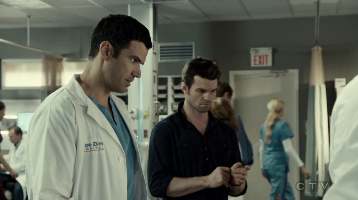 VampireDiariesWorld-dot-org_SavingHope3x02-0322.jpg