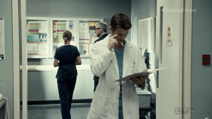 VampireDiariesWorld-dot-org_SavingHope3x02-0420.jpg