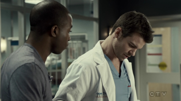 VampireDiariesWorld-dot-org_SavingHope3x02-0446.jpg