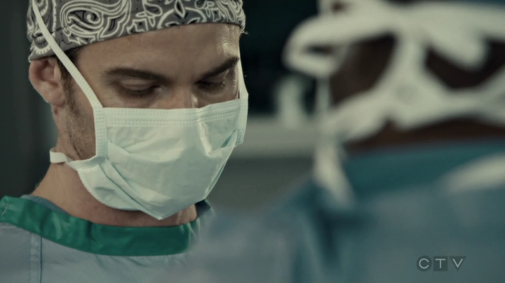VampireDiariesWorld-dot-org_SavingHope3x02-0724.jpg