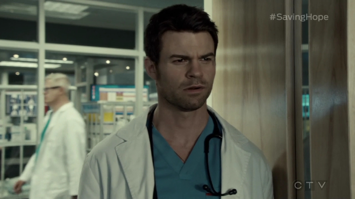 VampireDiariesWorld-dot-org_SavingHope3x02-0896.jpg