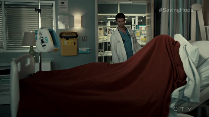 VampireDiariesWorld-dot-org_SavingHope3x02-0898.jpg