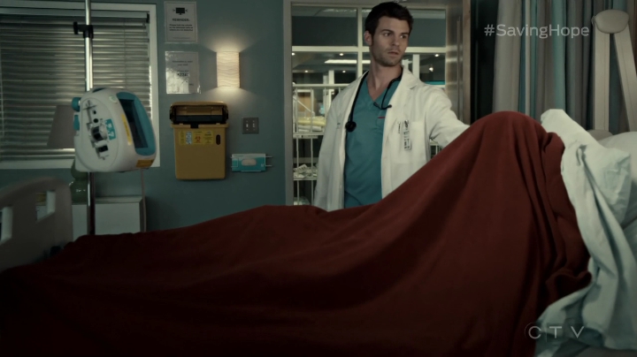 VampireDiariesWorld-dot-org_SavingHope3x02-0900.jpg