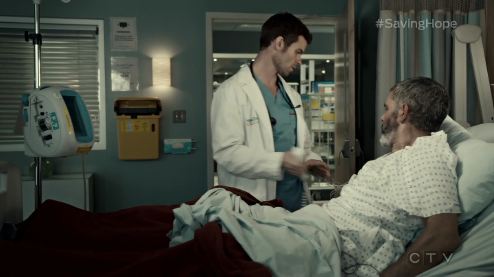 VampireDiariesWorld-dot-org_SavingHope3x02-0908.jpg