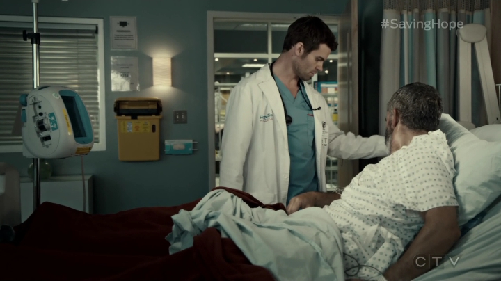 VampireDiariesWorld-dot-org_SavingHope3x02-0909.jpg