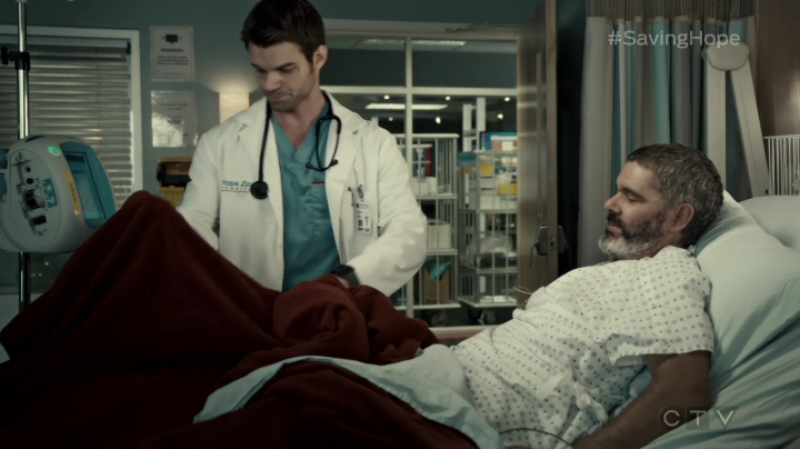 VampireDiariesWorld-dot-org_SavingHope3x02-0918.jpg