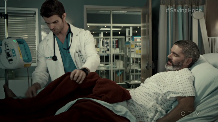 VampireDiariesWorld-dot-org_SavingHope3x02-0919.jpg