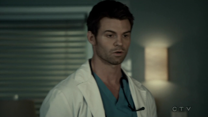VampireDiariesWorld-dot-org_SavingHope3x02-0939.jpg