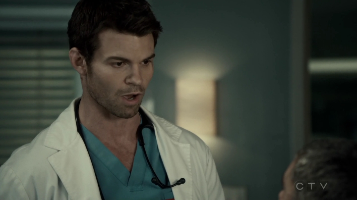 VampireDiariesWorld-dot-org_SavingHope3x02-0942.jpg