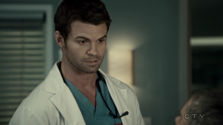 VampireDiariesWorld-dot-org_SavingHope3x02-0955.jpg