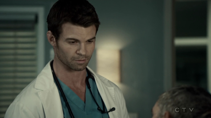 VampireDiariesWorld-dot-org_SavingHope3x02-0964.jpg