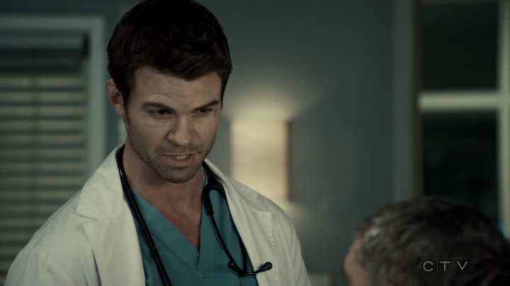 VampireDiariesWorld-dot-org_SavingHope3x02-0966.jpg