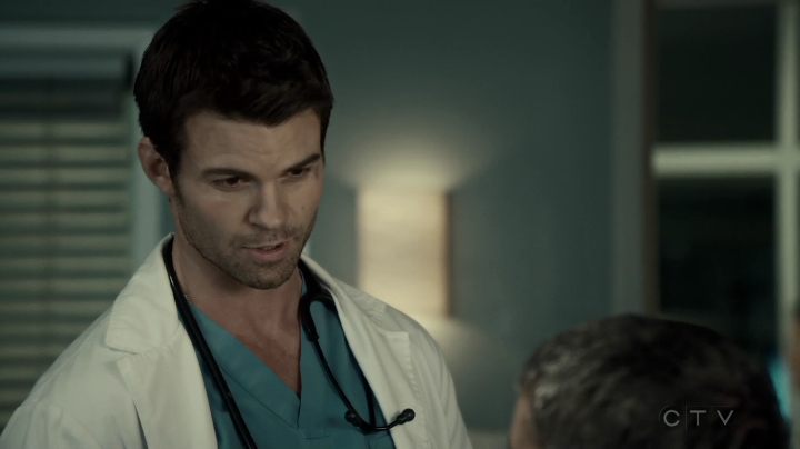 VampireDiariesWorld-dot-org_SavingHope3x02-0976.jpg