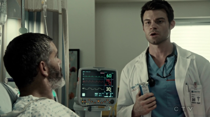 VampireDiariesWorld-dot-org_SavingHope3x02-1420.jpg