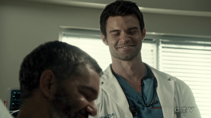 VampireDiariesWorld-dot-org_SavingHope3x02-1439.jpg