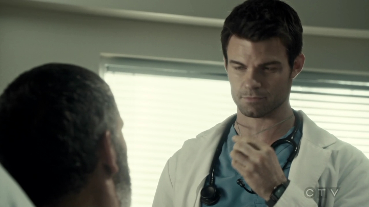 VampireDiariesWorld-dot-org_SavingHope3x02-1450.jpg