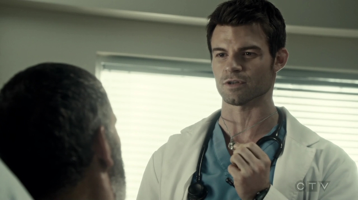 VampireDiariesWorld-dot-org_SavingHope3x02-1451.jpg