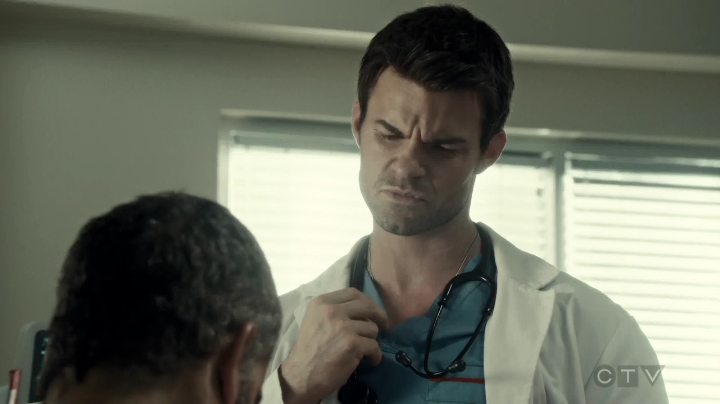 VampireDiariesWorld-dot-org_SavingHope3x02-1472.jpg