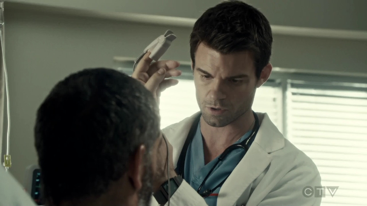 VampireDiariesWorld-dot-org_SavingHope3x02-1486.jpg