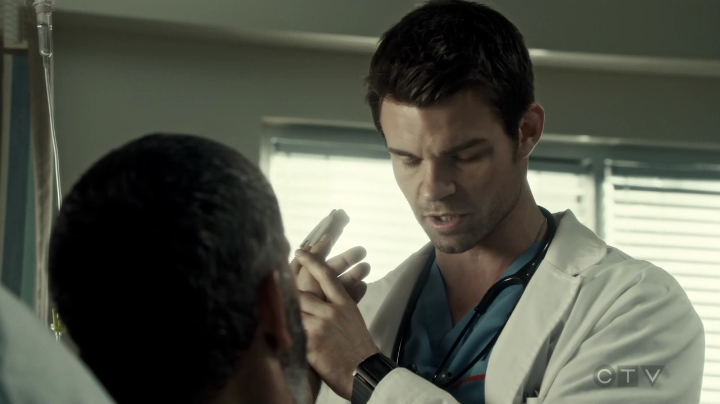 VampireDiariesWorld-dot-org_SavingHope3x02-1494.jpg