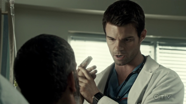 VampireDiariesWorld-dot-org_SavingHope3x02-1497.jpg