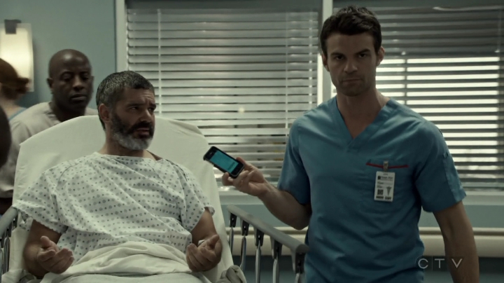 VampireDiariesWorld-dot-org_SavingHope3x02-1907.jpg