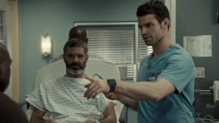 VampireDiariesWorld-dot-org_SavingHope3x02-1910.jpg