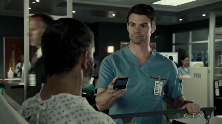 VampireDiariesWorld-dot-org_SavingHope3x02-1913.jpg