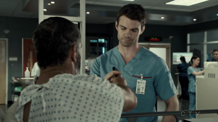 VampireDiariesWorld-dot-org_SavingHope3x02-1923.jpg