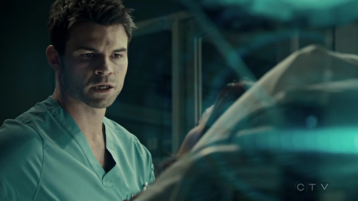 VampireDiariesWorld-dot-org_SavingHope3x02-2427.jpg