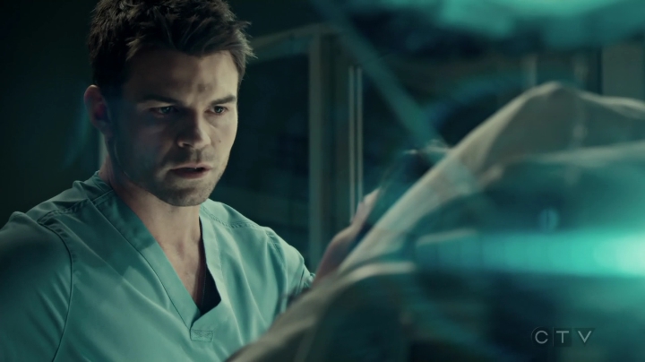 VampireDiariesWorld-dot-org_SavingHope3x02-2428.jpg