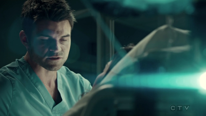 VampireDiariesWorld-dot-org_SavingHope3x02-2431.jpg