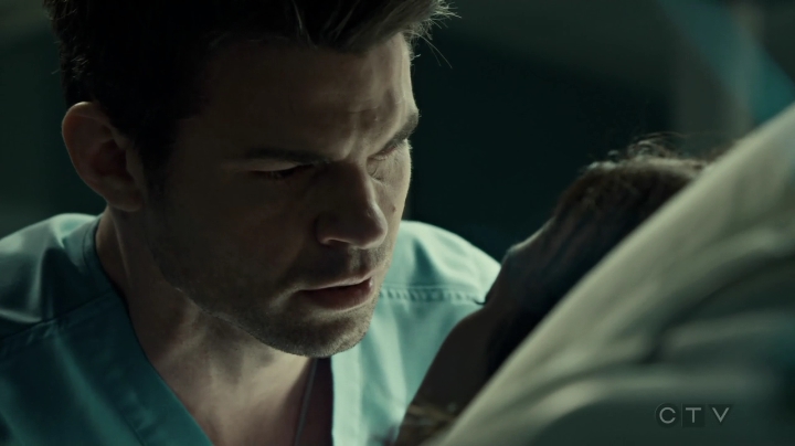 VampireDiariesWorld-dot-org_SavingHope3x02-2484.jpg