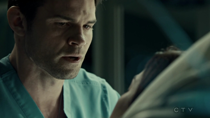 VampireDiariesWorld-dot-org_SavingHope3x02-2488.jpg