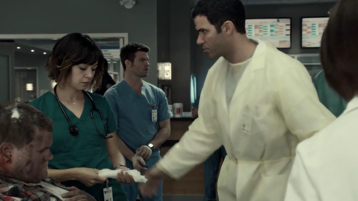 VampireDiariesWorld-dot-org_SavingHope3x03-0304.jpg